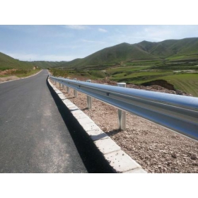 博尔塔拉蒙古自治州公路波形护栏工程
